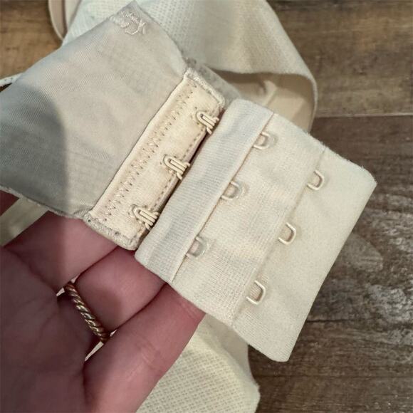 Hanes Womens XL Beige Seamless Wireless Bra Lace Detail Adjustable Straps 0421M8 - Picture 4 of 5